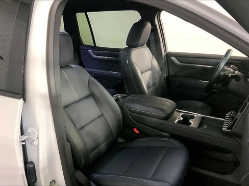 Used 2026 GMC Acadia Elevation w/ Elevation Premium Package FWD image 7