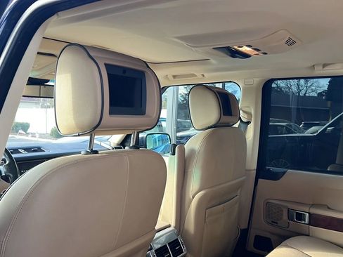 Used 2010 Land Rover Range Rover HSE image 31