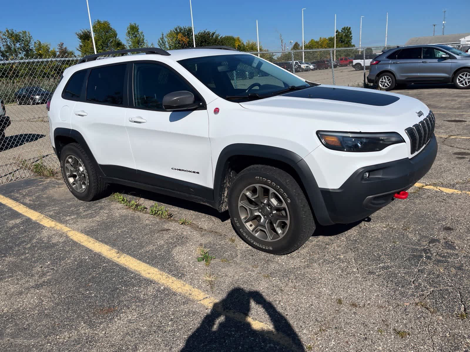 Used 2020 Jeep Cherokee Trailhawk w/ Cold Weather Group AWD/4WD image 18