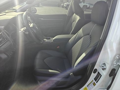 Used 2024 Toyota Camry SE image 6