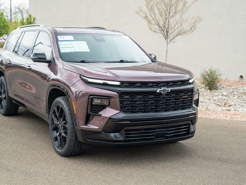 Used 2024 Chevrolet Traverse RS image 2