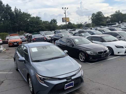 Used 2020 Toyota Corolla LE FWD image 17