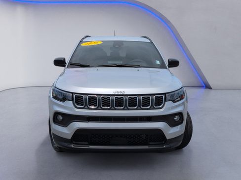 Used 2025 Jeep Compass Latitude AWD/4WD image 12