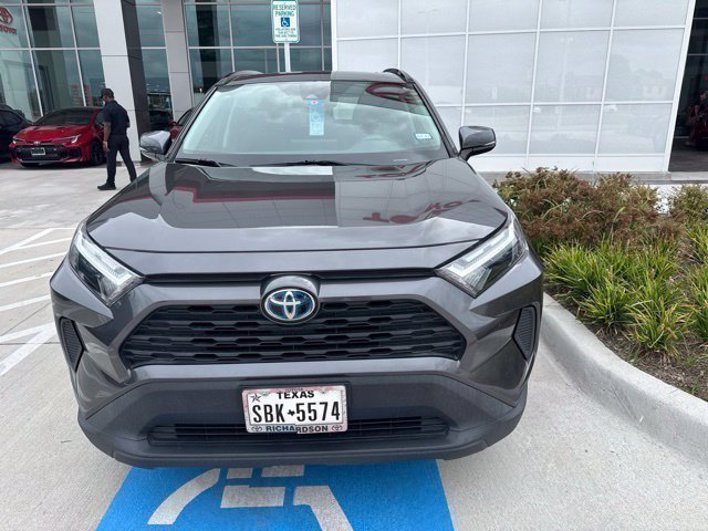 Used 2022 Toyota RAV4 XLE w/ Convenience Package AWD/4WD image 3