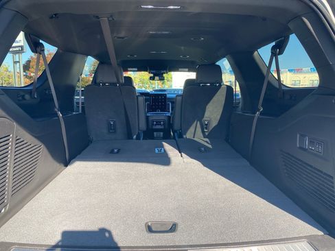 Used 2025 GMC Yukon XL Denali image 14