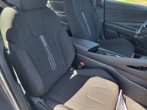 Used 2025 Hyundai Elantra SEL image 34