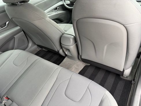 Certified 2025 Hyundai Elantra SE w/ Cargo Package image 28