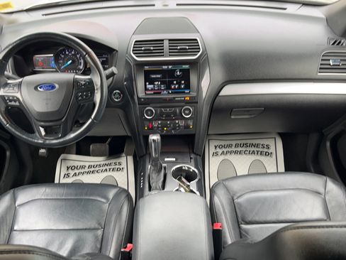Used 2016 Ford Explorer XLT w/ Equipment Group 202A image 21