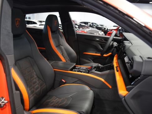Used 2025 Lamborghini Urus SE AWD/4WD image 39