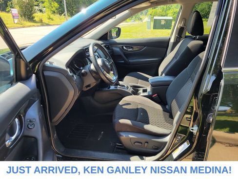 Used 2020 Nissan Rogue SV w/ Sun & Sound Touring Package AWD/4WD image 14