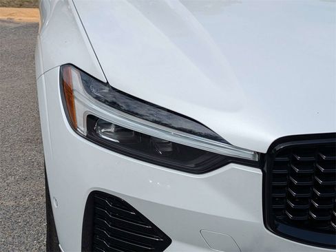 Used 2023 Volvo XC60 B5 Plus image 10