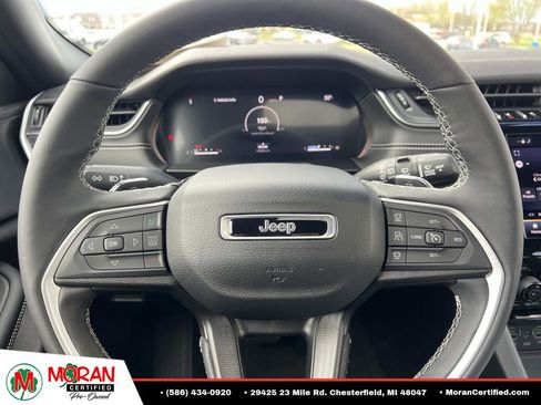 Used 2024 Jeep Grand Cherokee Altitude AWD/4WD image 18