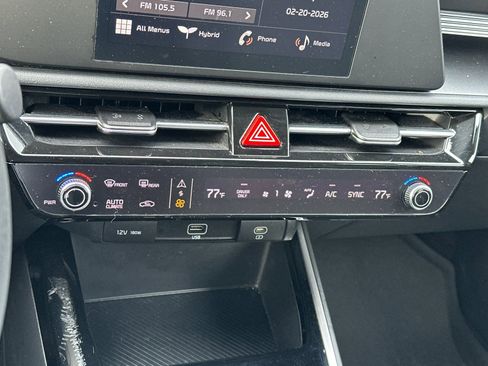 Used 2024 Kia Niro LX image 19