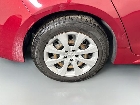 Used 2022 Toyota Corolla LE FWD image 32