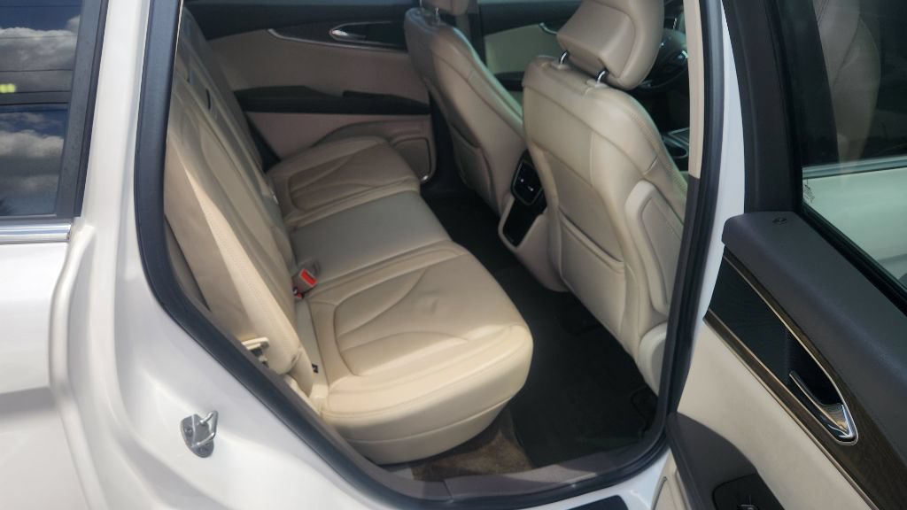 Used 2016 Lincoln MKX Reserve w/ Technology Package FWD image 18