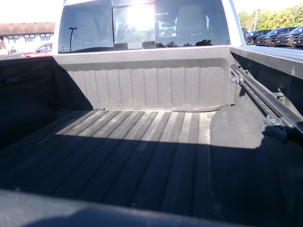 Used 2019 RAM 1500 Laramie AWD/4WD image 13
