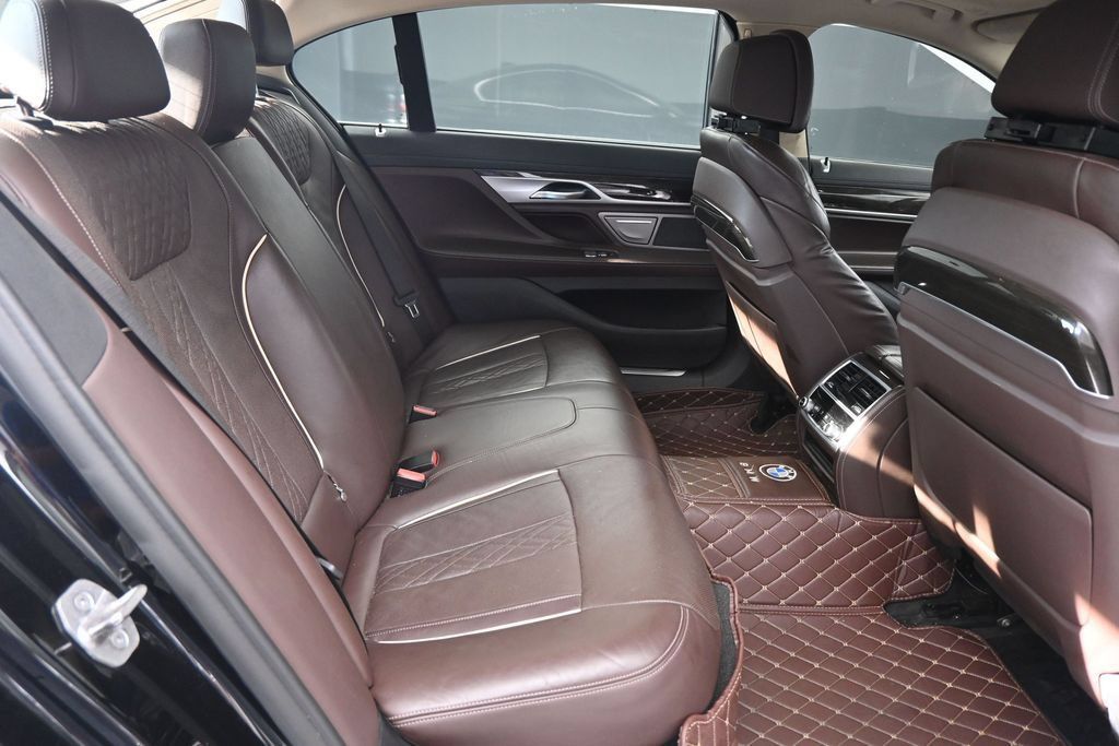 Used 2022 BMW 740i xDrive w/ Premium Package AWD/4WD image 12