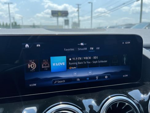 Used 2025 Mercedes-Benz GLA 250 image 23