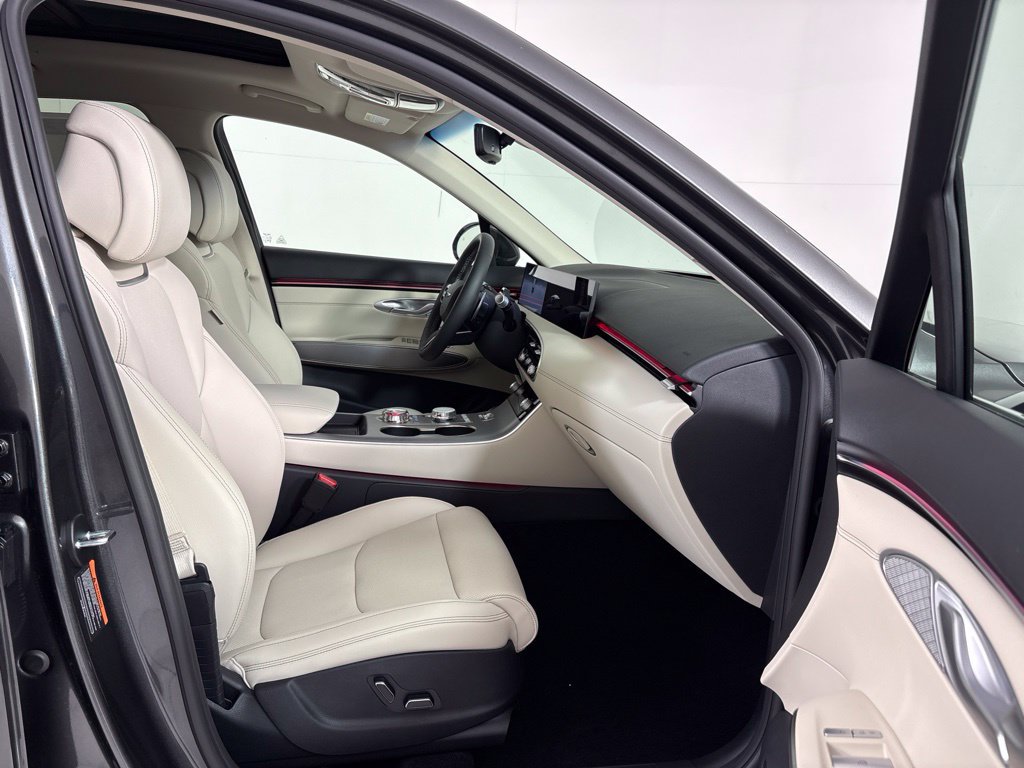 New 2027 Genesis GV70 2.5T Select AWD/4WD image 12