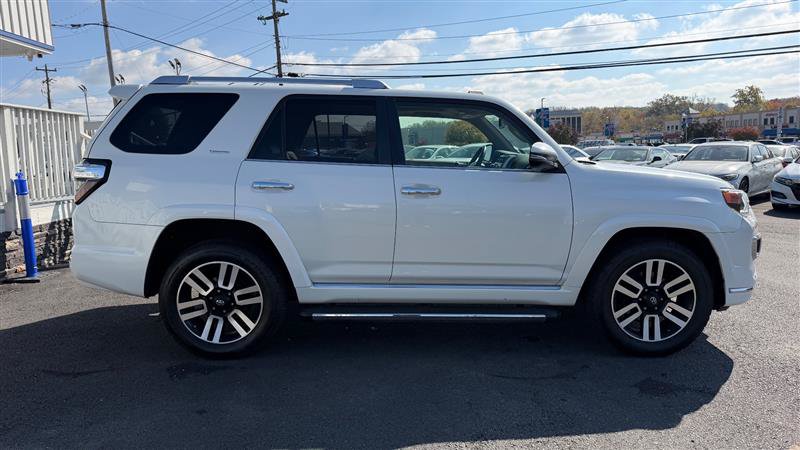 Used 2016 Toyota 4Runner Limited AWD/4WD image 7