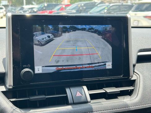 Used 2025 Toyota RAV4 LE AWD/4WD image 29