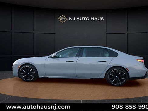 Used 2023 BMW 760i xDrive w/ Luxury Rear Seating Package AWD/4WD image 6