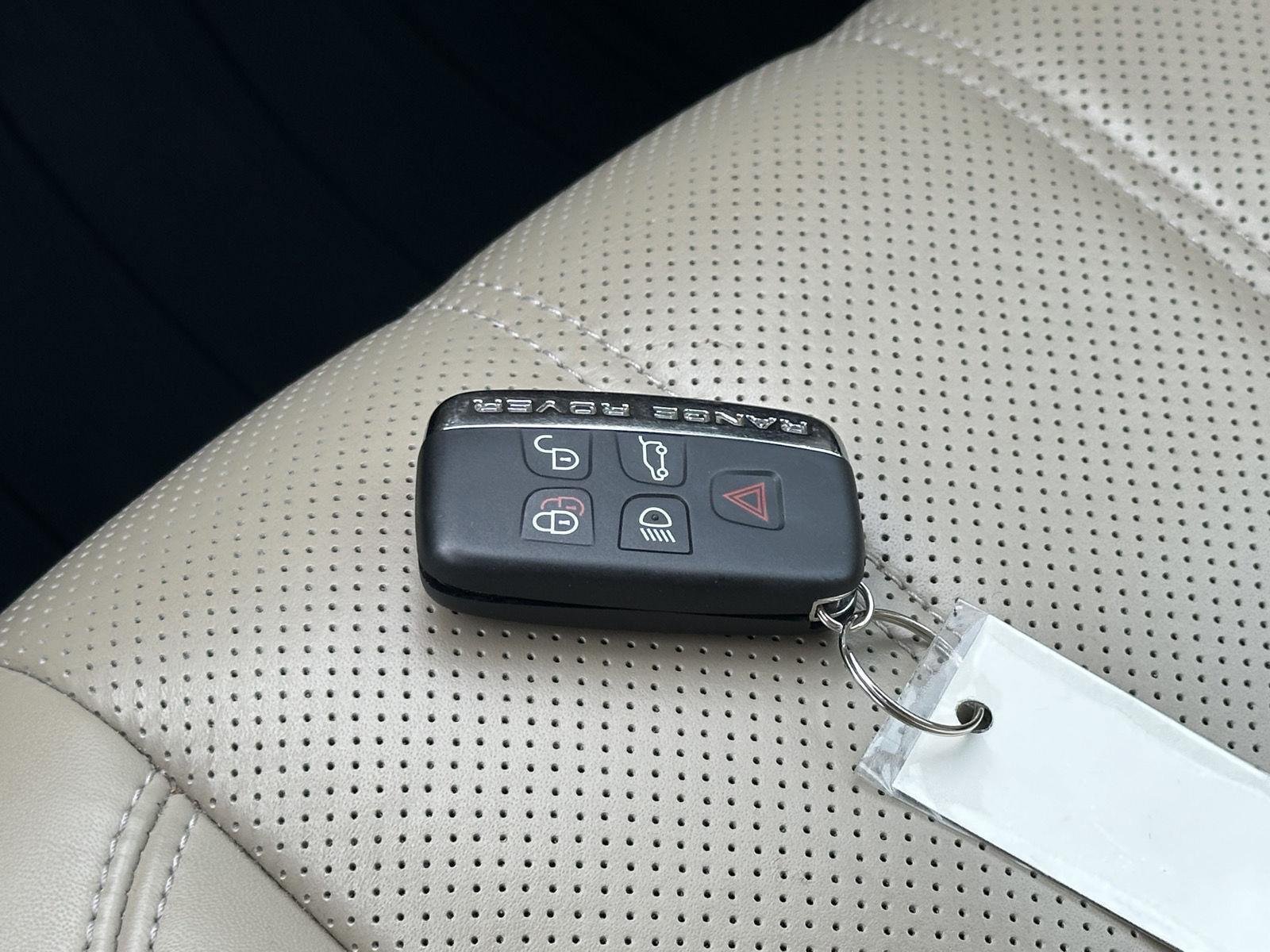 Used 2017 Land Rover Range Rover Supercharged AWD/4WD image 37
