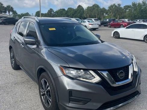 Used 2019 Nissan Rogue SV w/ Premium Package FWD image 5