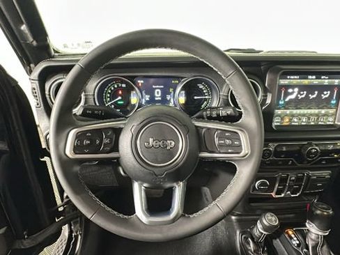 Used 2023 Jeep Wrangler Unlimited Sahara AWD/4WD image 13
