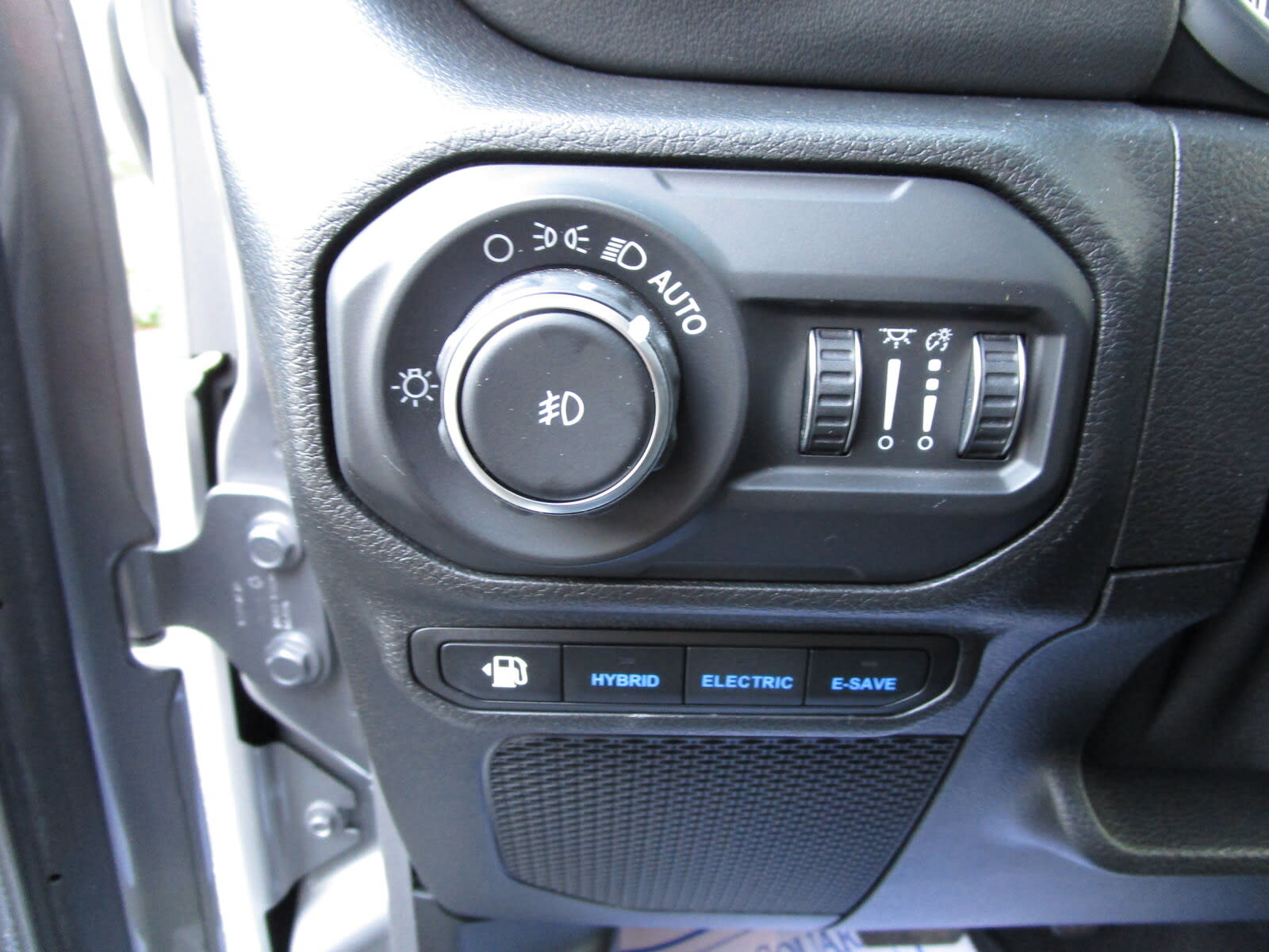 Used 2021 Jeep Wrangler Unlimited Sahara w/ Cold Weather Group AWD/4WD image 25