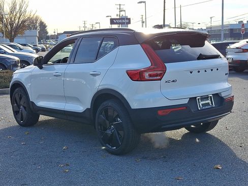 New 2026 Volvo XC40 B5 Ultra w/ Climate Package image 3
