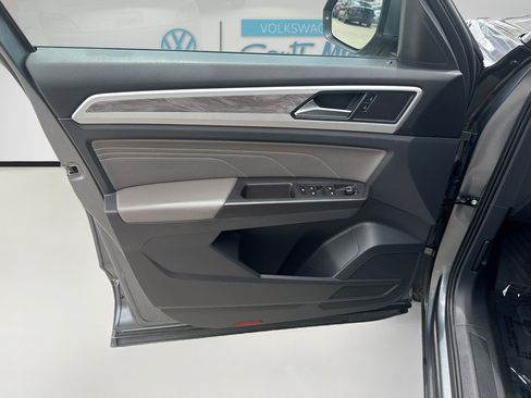Certified 2023 Volkswagen Atlas Cross Sport SE FWD image 19