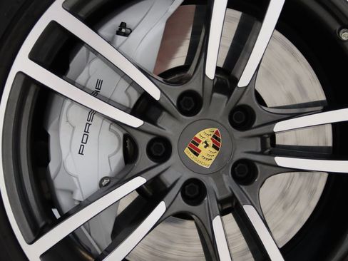 Used 2020 Porsche Cayenne Turbo AWD/4WD image 28