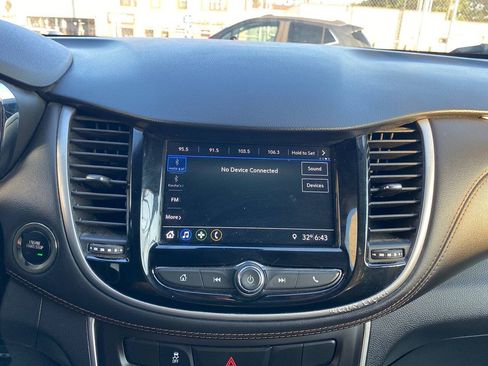 Used 2019 Chevrolet Trax LT w/ LT Convenience Package FWD image 26