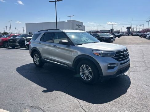 Used 2023 Ford Explorer XLT w/ Equipment Group 202A image 4