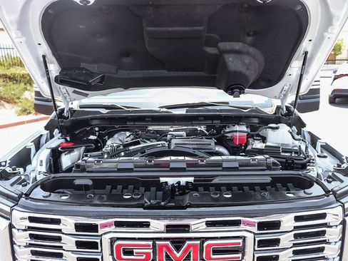 Used 2025 GMC Sierra 2500 Denali w/ Denali Reserve Package AWD/4WD image 32