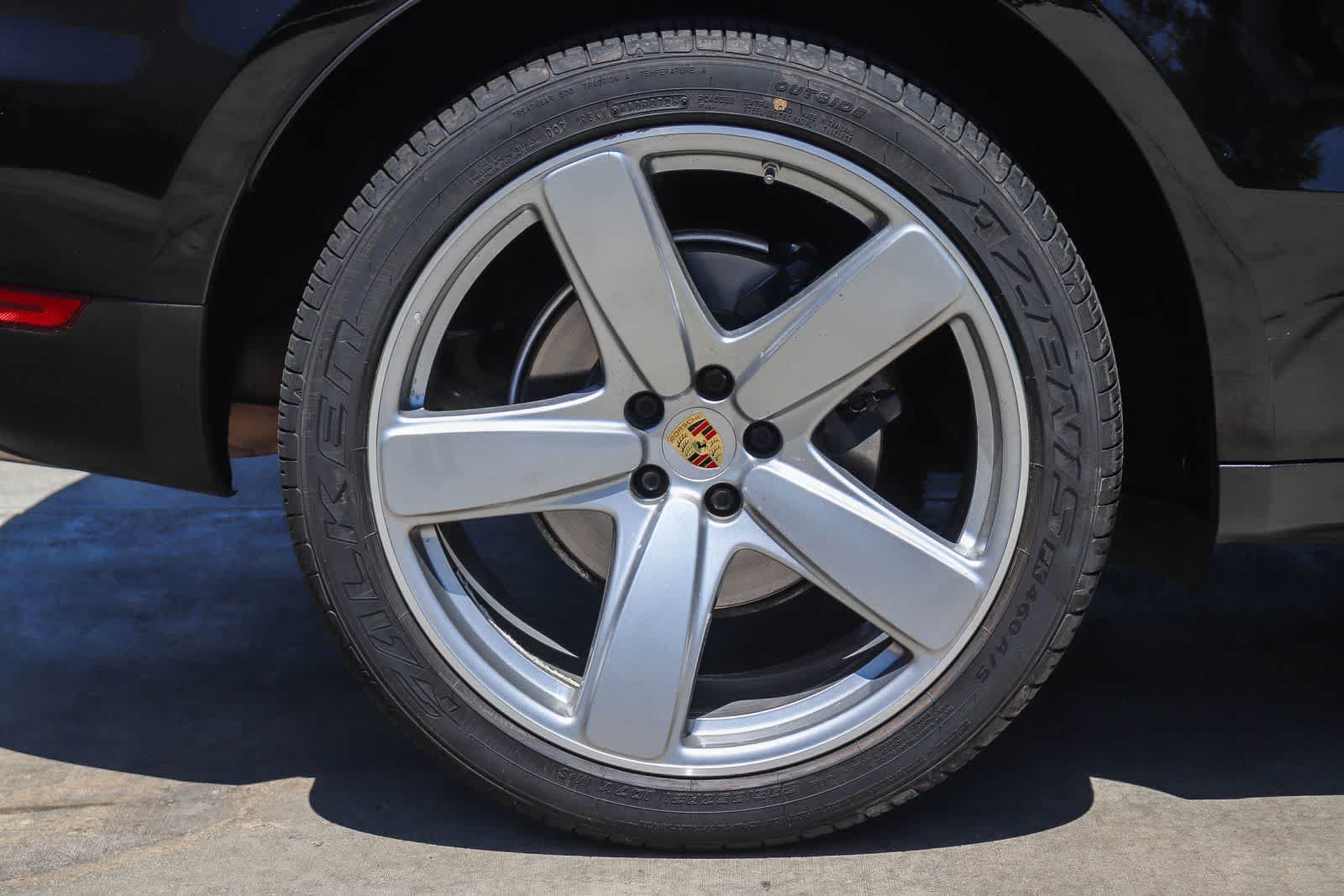 Used 2018 Porsche Macan AWD/4WD image 7