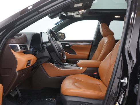 Used 2022 Toyota Highlander Platinum image 25