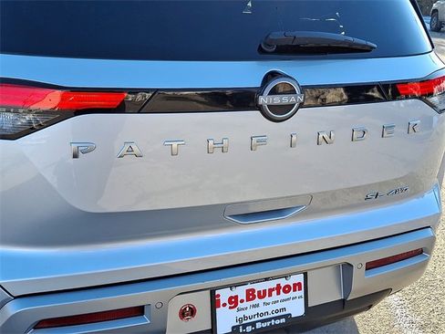 Used 2025 Nissan Pathfinder SL image 32
