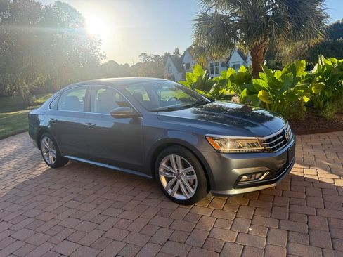 Used 2018 Volkswagen Passat 2.0T SE image 3