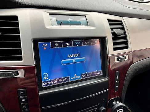 Used 2014 Cadillac Escalade Luxury image 19