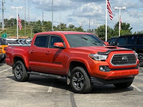 Used 2018 Toyota Tacoma TRD Sport w/ Technology Package AWD/4WD image 21