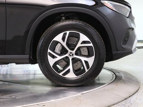 Used 2025 Mercedes-Benz GLC 350e 4MATIC w/ Advanced USB Package image 14