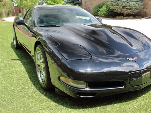 Used 1999 Chevrolet Corvette Coupe w/ Roof Pkg RWD image 14