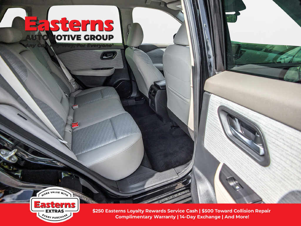 Used 2023 Nissan Rogue SV AWD/4WD image 15