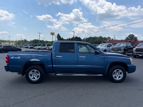 Used 2006 Dodge Dakota SLT w/ Sport Appearance Group AWD/4WD image 2