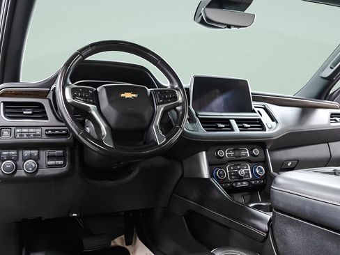 Used 2023 Chevrolet Suburban Premier w/ Advanced Technology Package AWD/4WD image 25