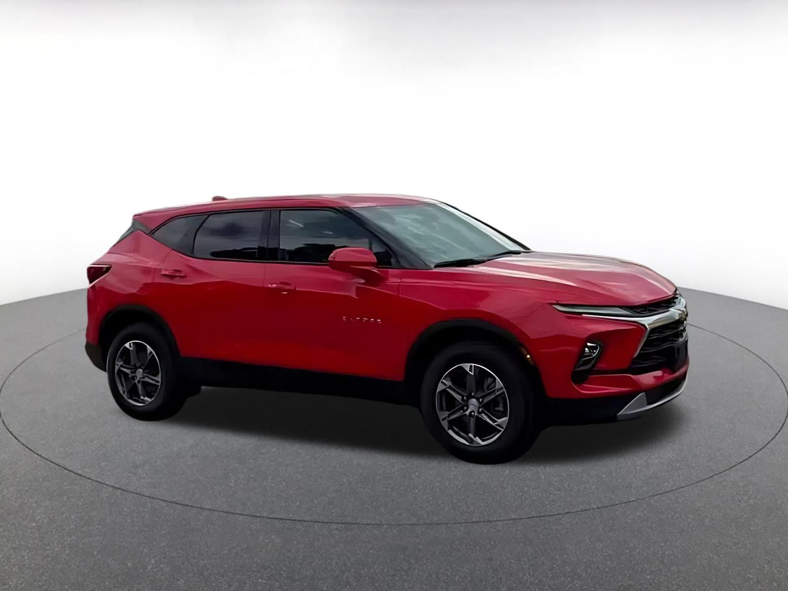 Used 2026 Chevrolet Blazer LT AWD/4WD image 2