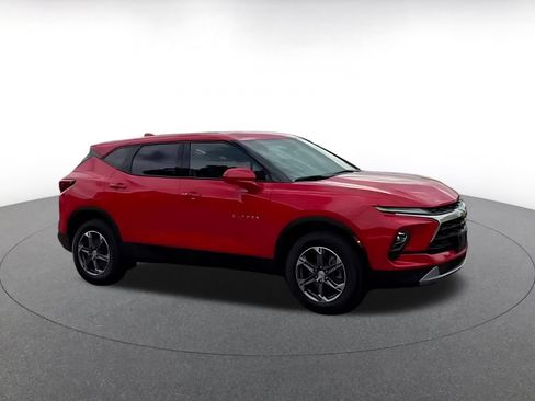 Used 2026 Chevrolet Blazer LT AWD/4WD image 2