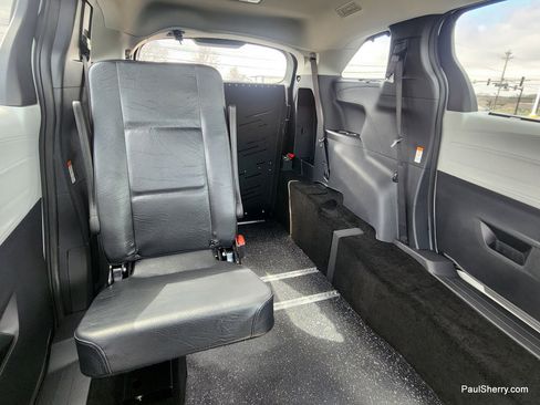 New 2026 Toyota Sienna LE FWD image 6